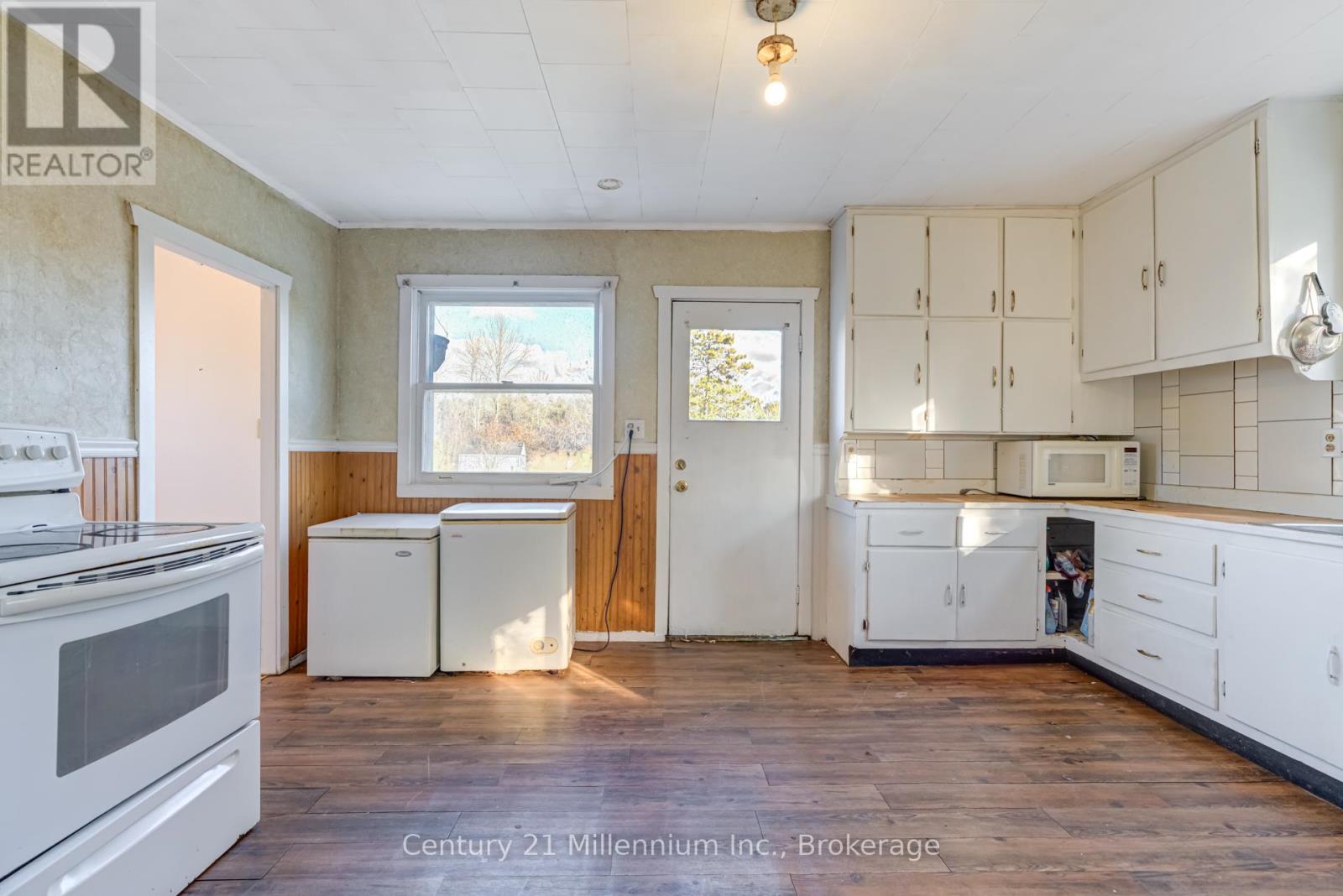 2547 Bruce 9 Road, Northern Bruce Peninsula, Ontario  N0H 1W0 - Photo 16 - X12558814