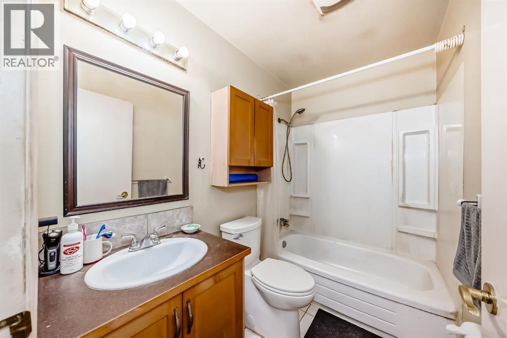 247 Bracewood Road Sw, Calgary, Alberta  T3C 0C2 - Photo 17 - A2270469