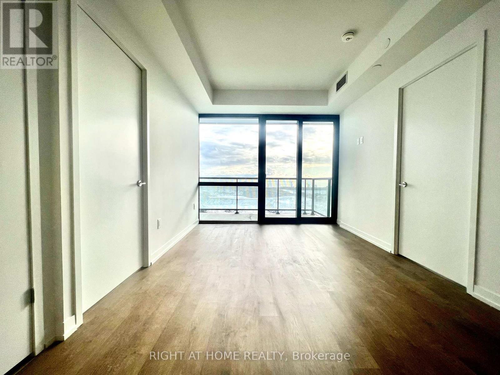 303 - 251 Masonry Way, Mississauga, Ontario  L5H 0B3 - Photo 8 - W12558224