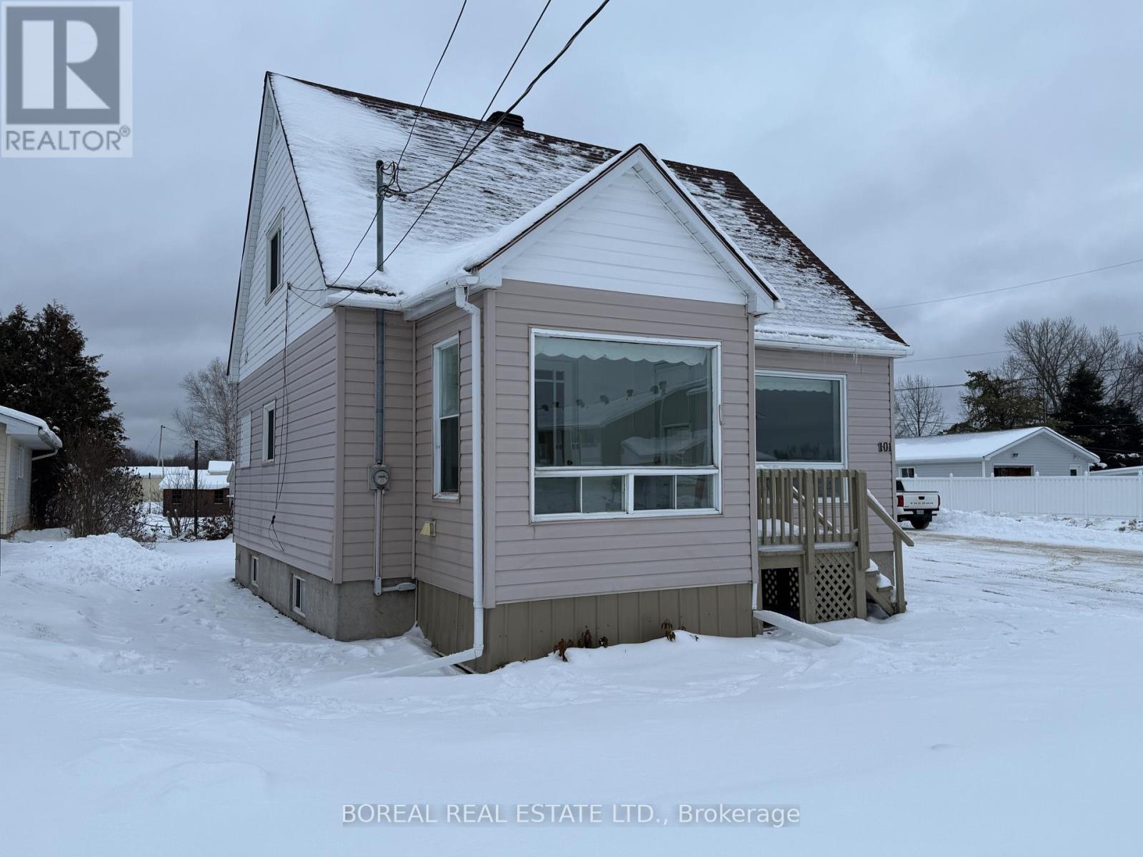 101 Ross Road, Smooth Rock Falls, Ontario  P0L 2B0 - Photo 3 - T12558802