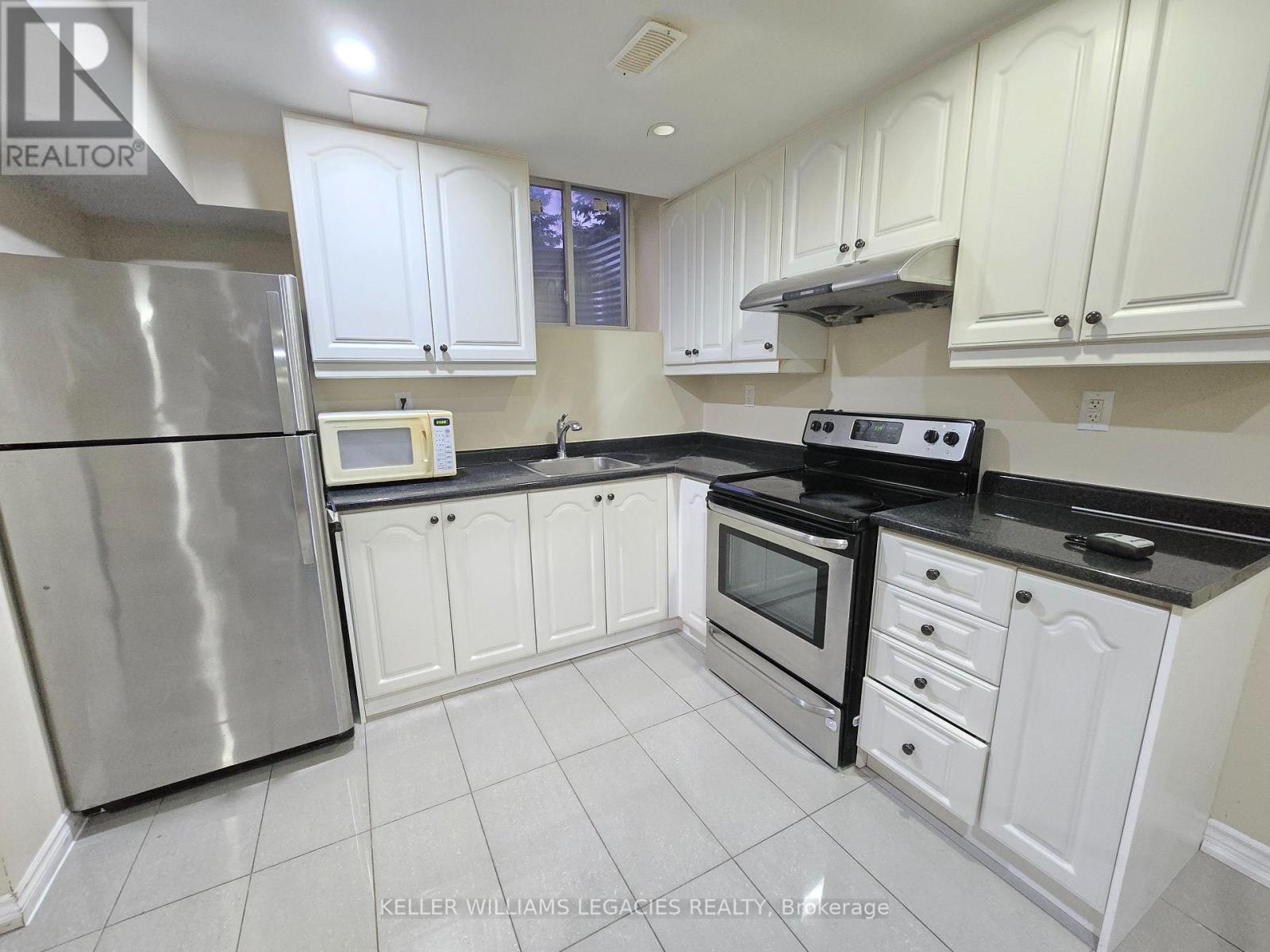 Bsmt - 40 Bellcrest Road, Brampton, Ontario  L6Y 0Z7 - Photo 2 - W12543800