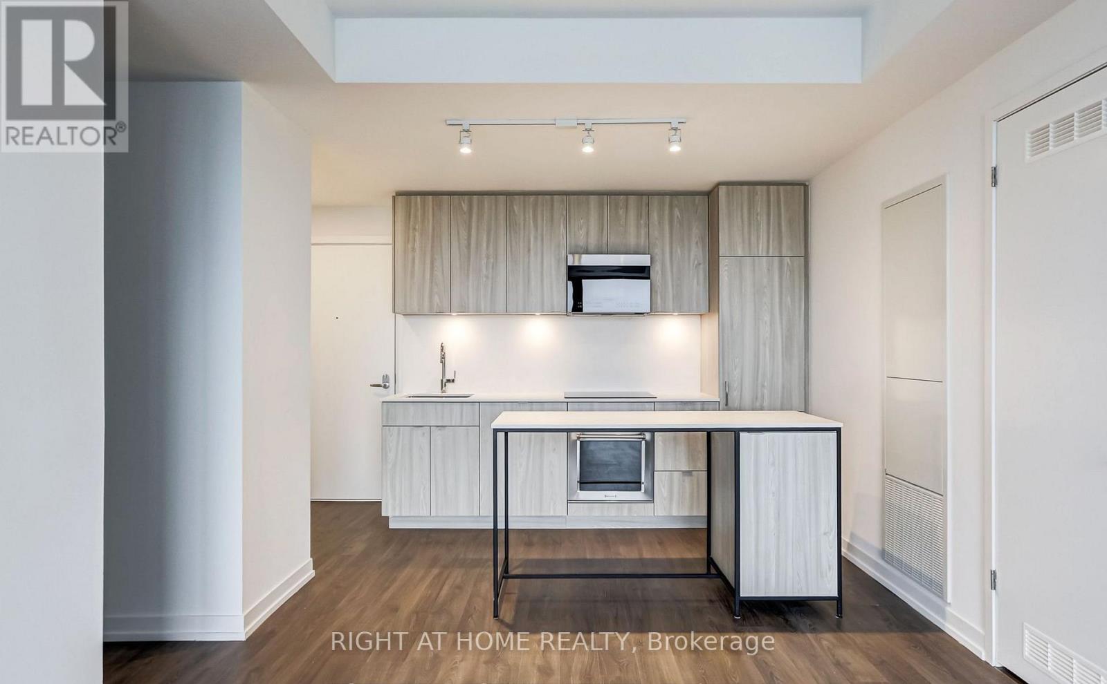 303 - 251 Masonry Way, Mississauga, Ontario  L5H 0B3 - Photo 5 - W12558224