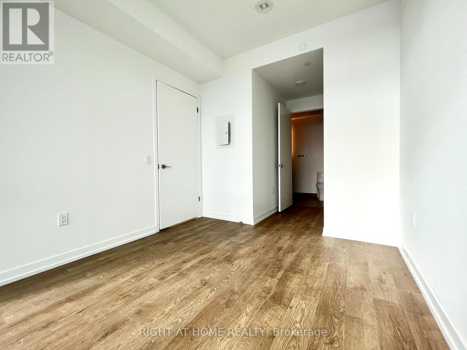 303 - 251 Masonry Way, Mississauga, Ontario  L5H 0B3 - Photo 13 - W12558224