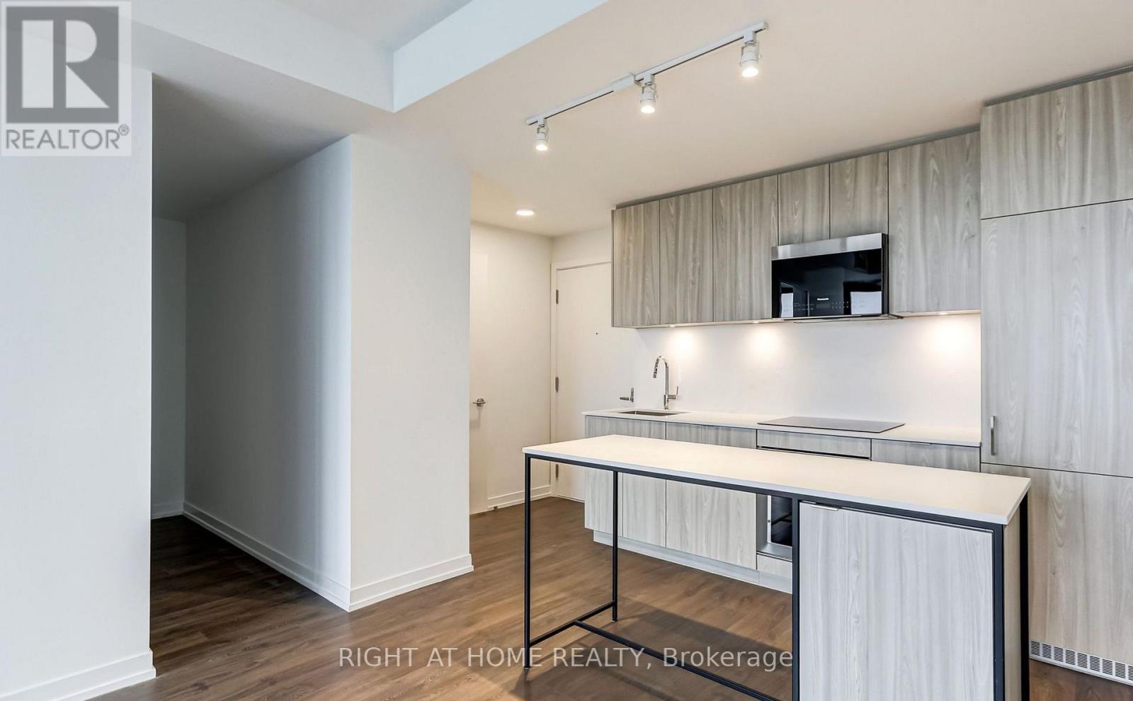 303 - 251 Masonry Way, Mississauga, Ontario  L5H 0B3 - Photo 6 - W12558224