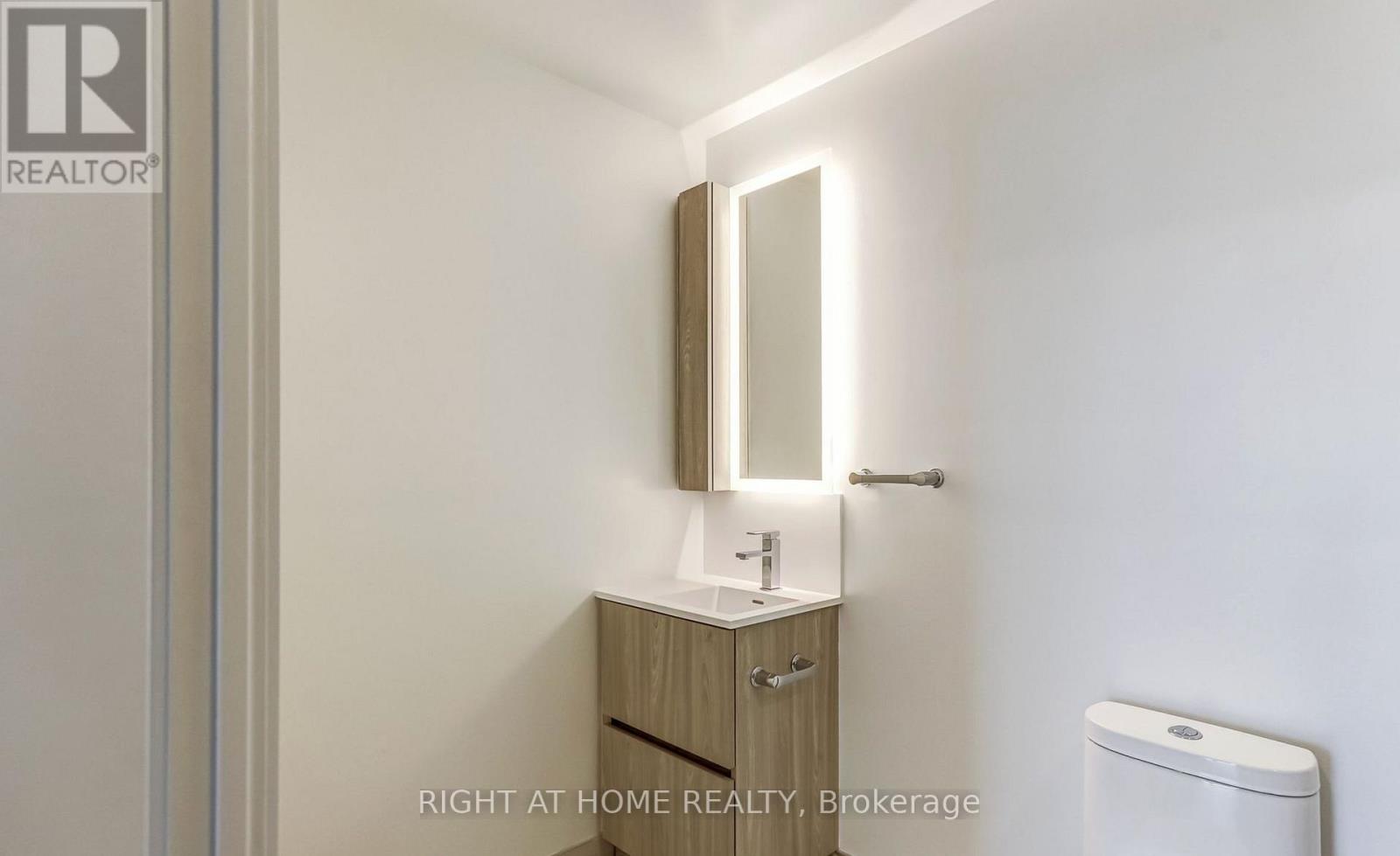 303 - 251 Masonry Way, Mississauga, Ontario  L5H 0B3 - Photo 14 - W12558224