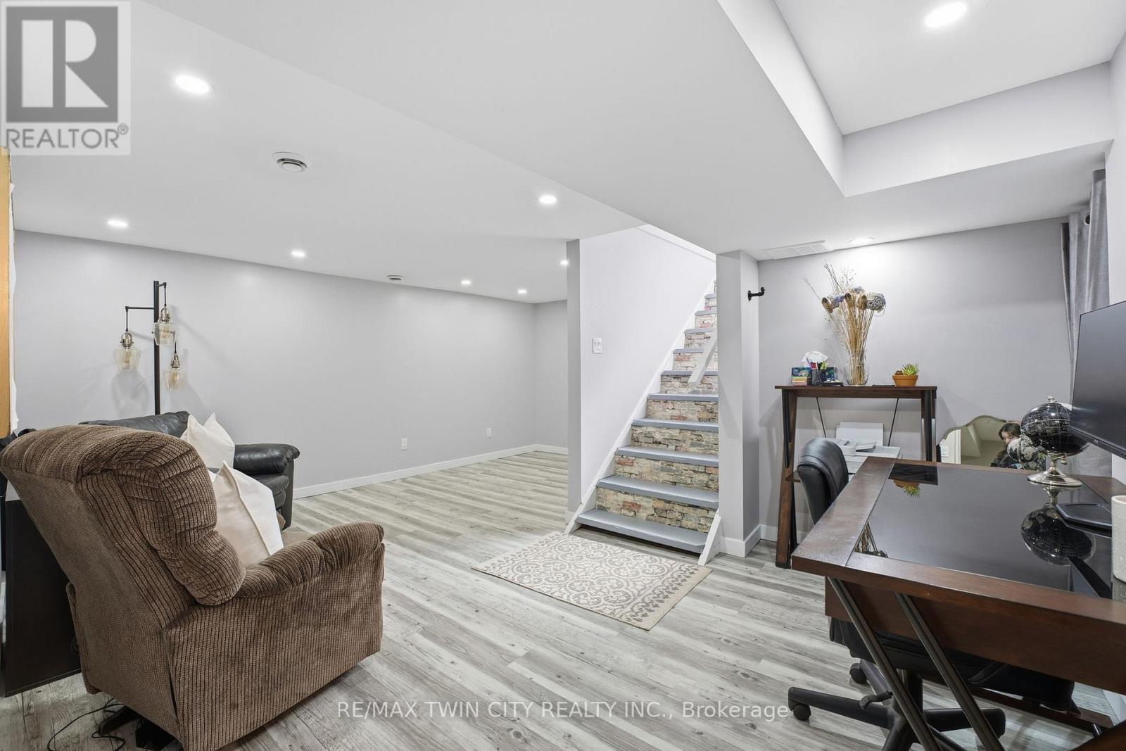 1822 Spragues Road, North Dumfries, Ontario  N1R 5S5 - Photo 19 - X12469236