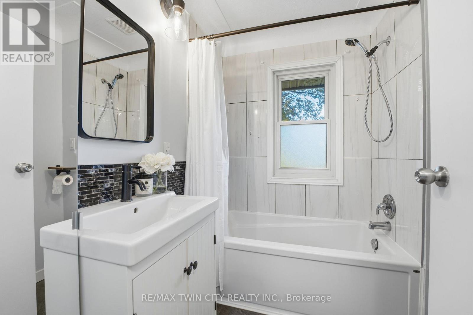 1822 Spragues Road, North Dumfries, Ontario  N1R 5S5 - Photo 13 - X12469236