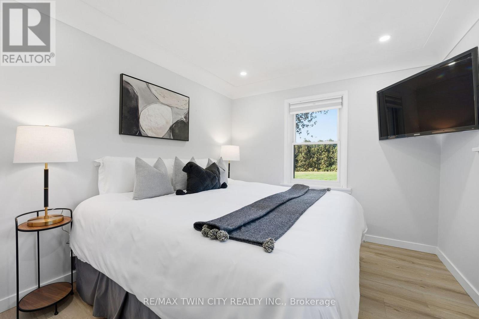 1822 Spragues Road, North Dumfries, Ontario  N1R 5S5 - Photo 14 - X12469236