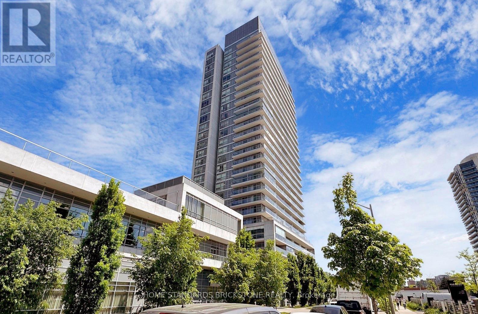 301 - 30 HERONS HILL WAY, Toronto, Ontario