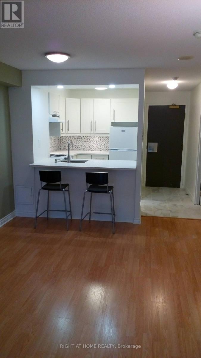 1409 - 736 BAY STREET, Toronto, Ontario