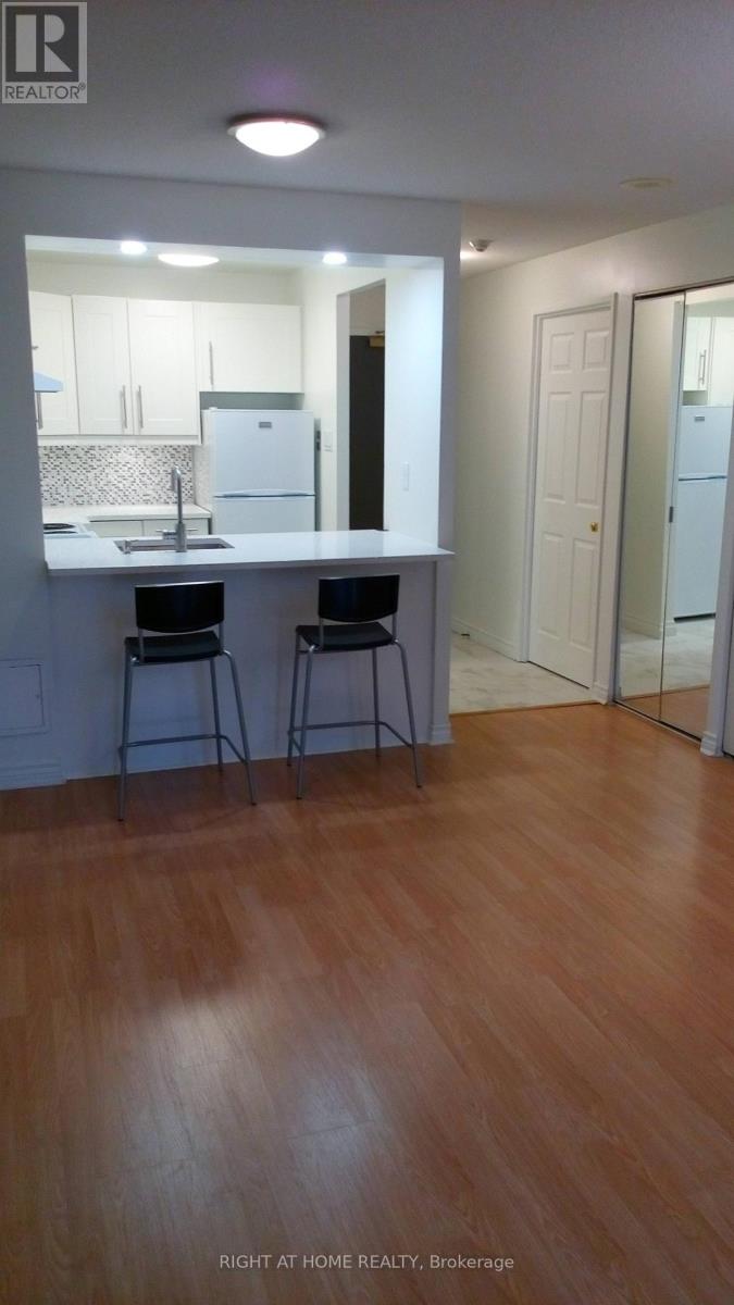 1409 - 736 Bay Street, Toronto, Ontario  M5G 2M4 - Photo 4 - C12558562