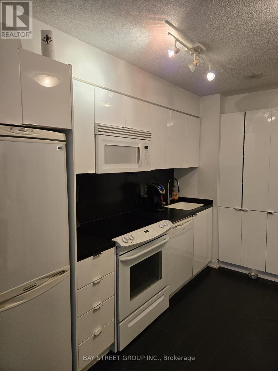 2011 - 15 Iceboat Terrace, Toronto, Ontario  M5V 4A5 - Photo 3 - C12558610