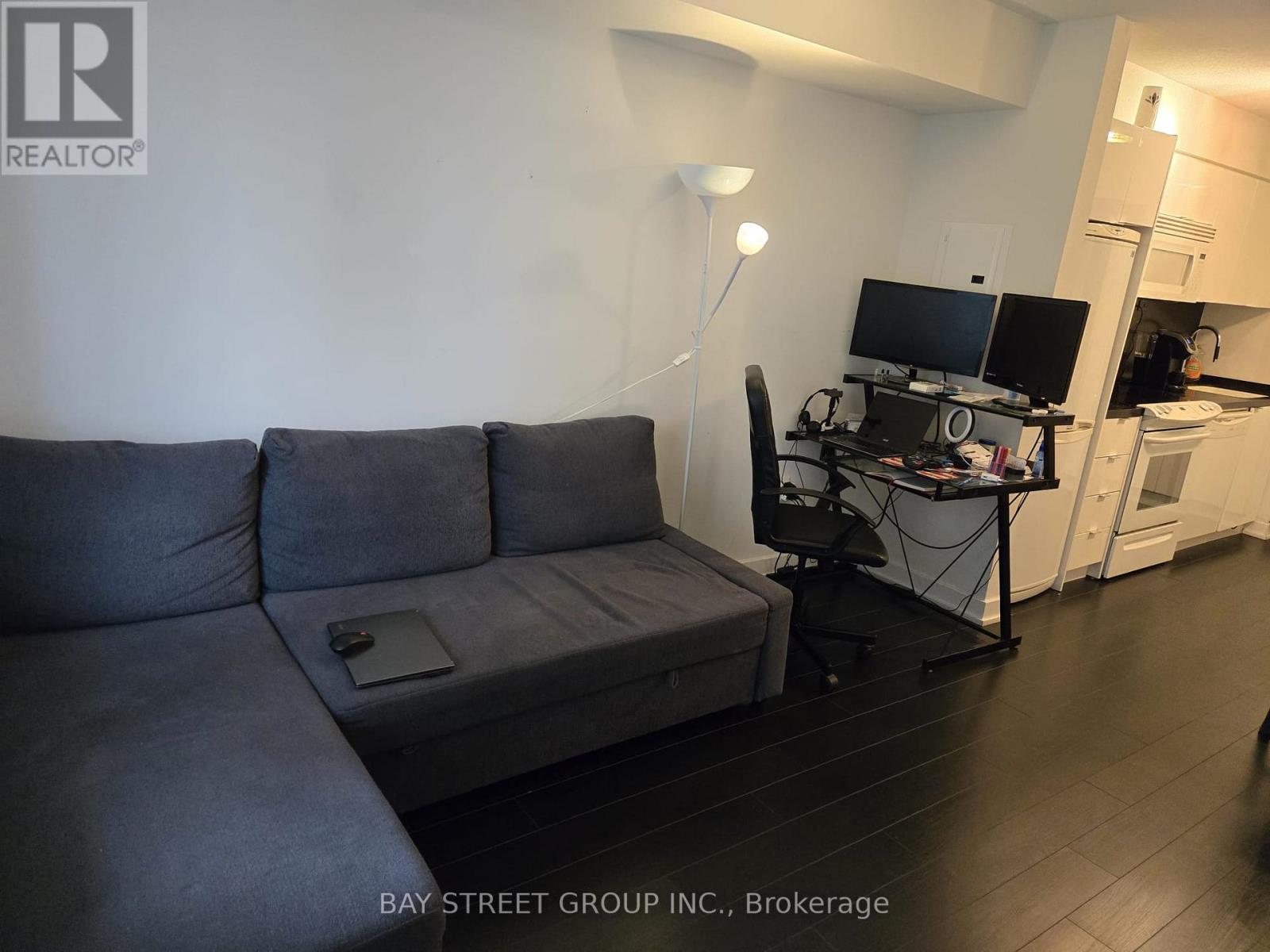 2011 - 15 Iceboat Terrace, Toronto, Ontario  M5V 4A5 - Photo 4 - C12558610