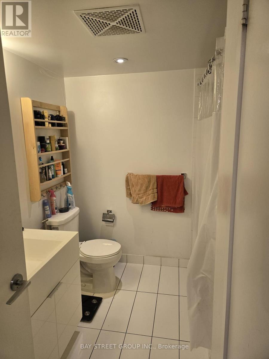 2011 - 15 Iceboat Terrace, Toronto, Ontario  M5V 4A5 - Photo 7 - C12558610