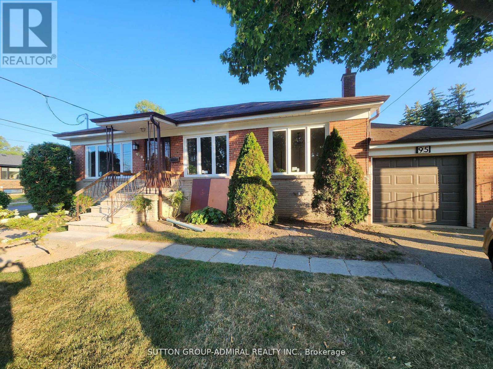 95 Almore Avenue, Toronto, Ontario  M3H 2H4 - Photo 4 - C12558630