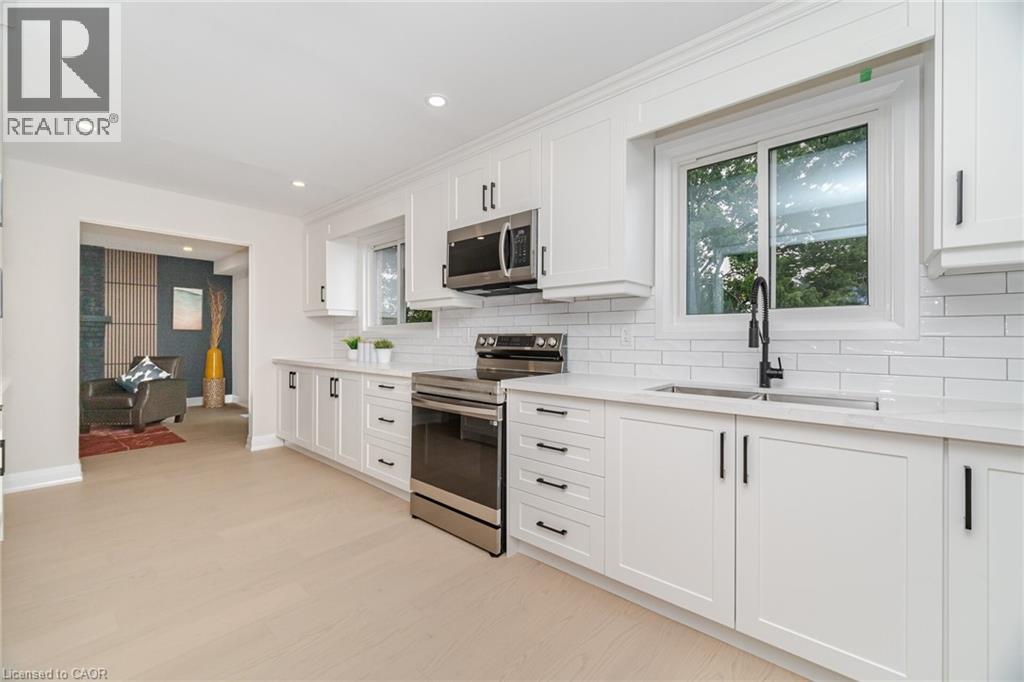 2392 ARNOLD Crescent, Burlington, Ontario