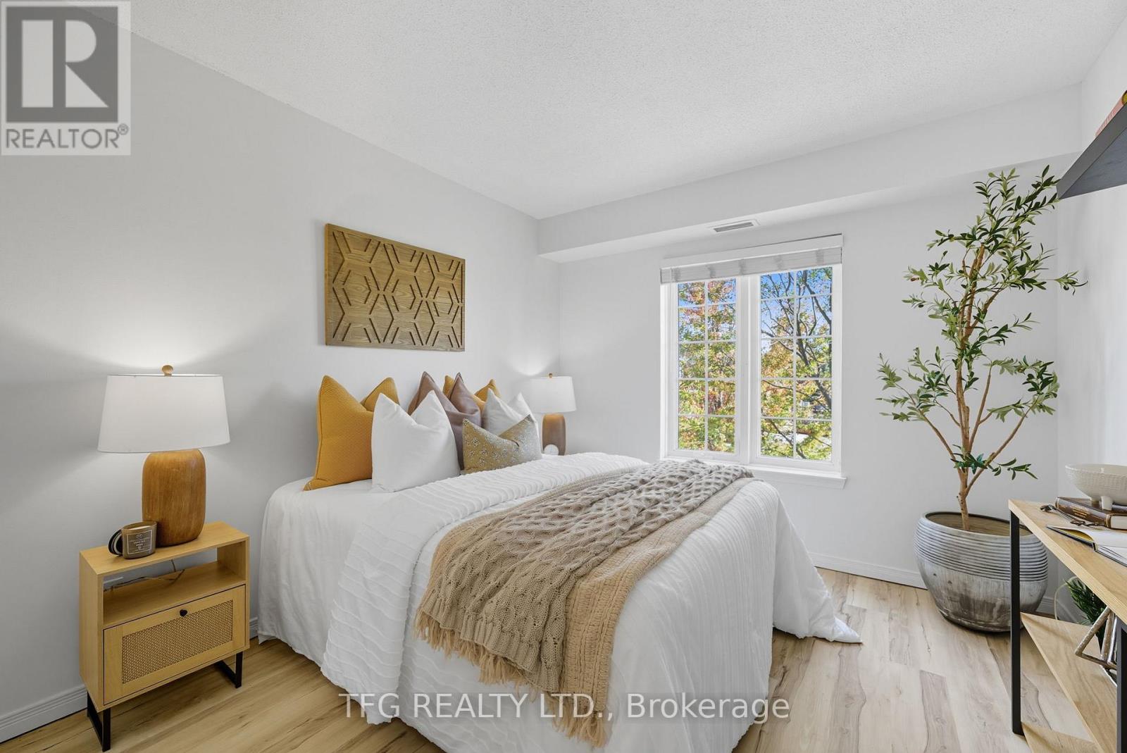 211 - 106 Aspen Springs Drive, Clarington, Ontario  L1C 5N7 - Photo 11 - E12558754