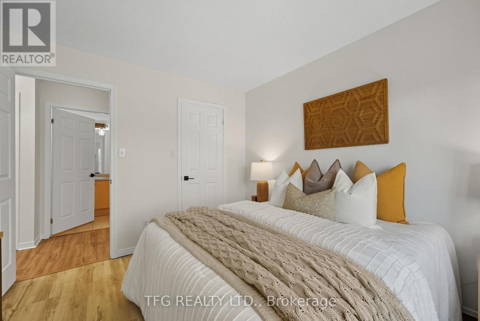 211 - 106 Aspen Springs Drive, Clarington, Ontario  L1C 5N7 - Photo 12 - E12558754