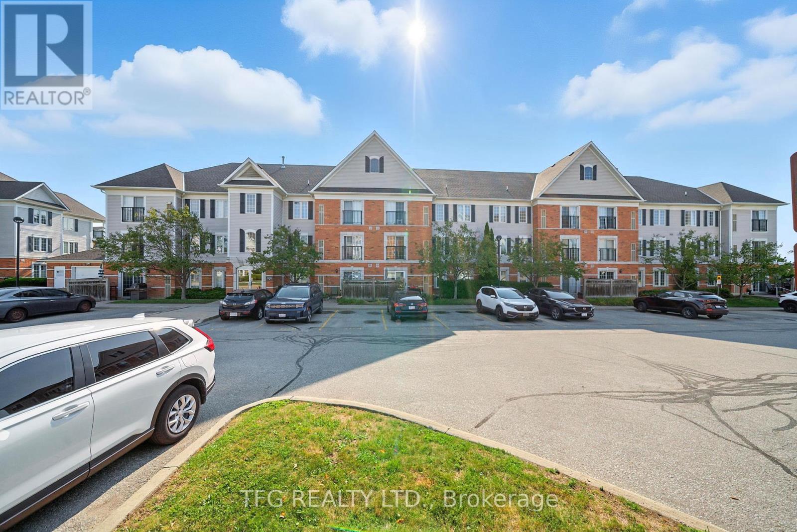 211 - 106 Aspen Springs Drive, Clarington, Ontario  L1C 5N7 - Photo 4 - E12558754