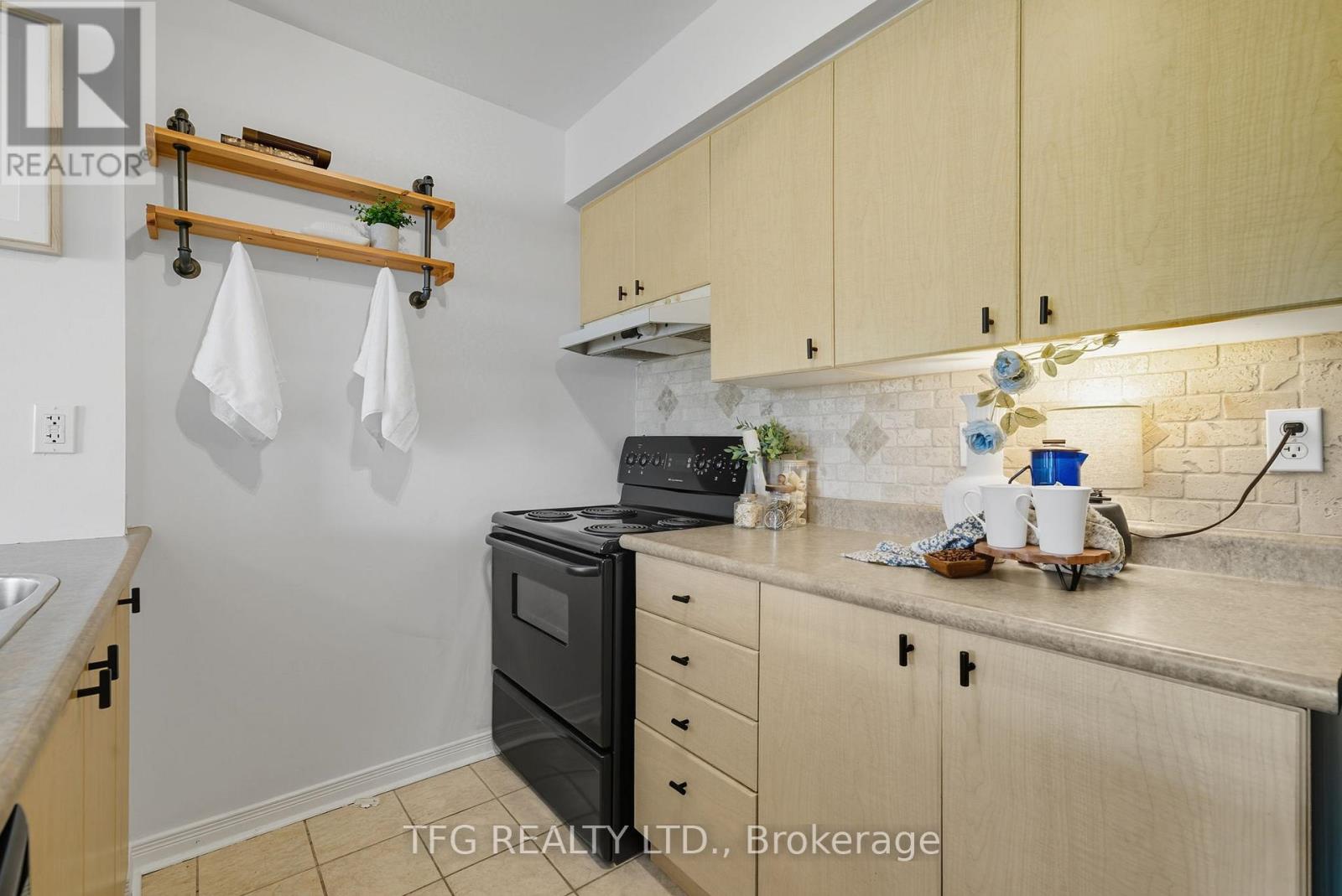 211 - 106 Aspen Springs Drive, Clarington, Ontario  L1C 5N7 - Photo 7 - E12558754