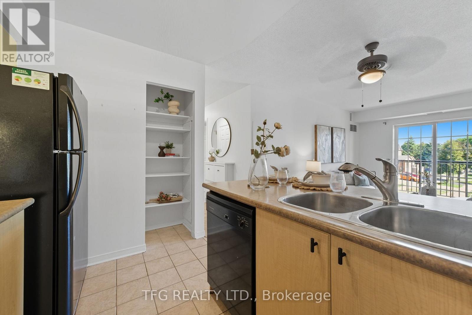 211 - 106 Aspen Springs Drive, Clarington, Ontario  L1C 5N7 - Photo 8 - E12558754