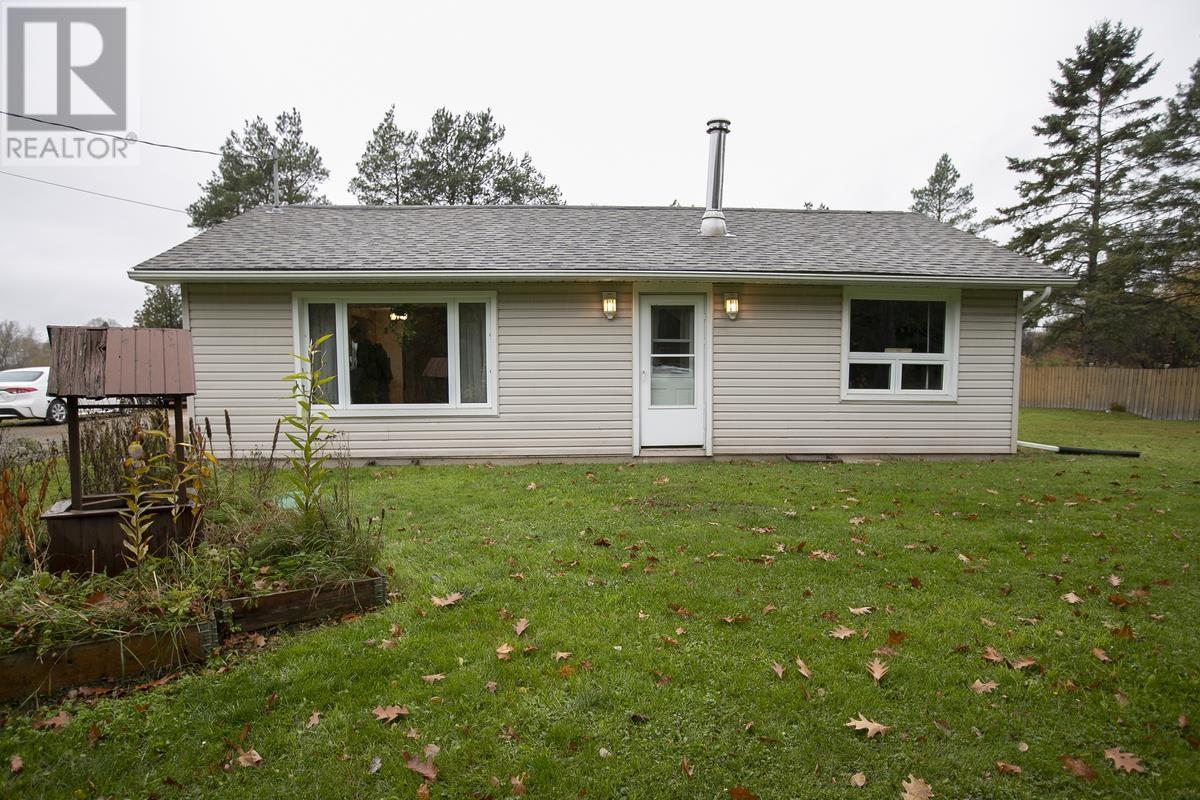 1279 Leighs Bay Rd, Sault Ste. Marie, Ontario  P6A 5K8 - Photo 3 - SM253203