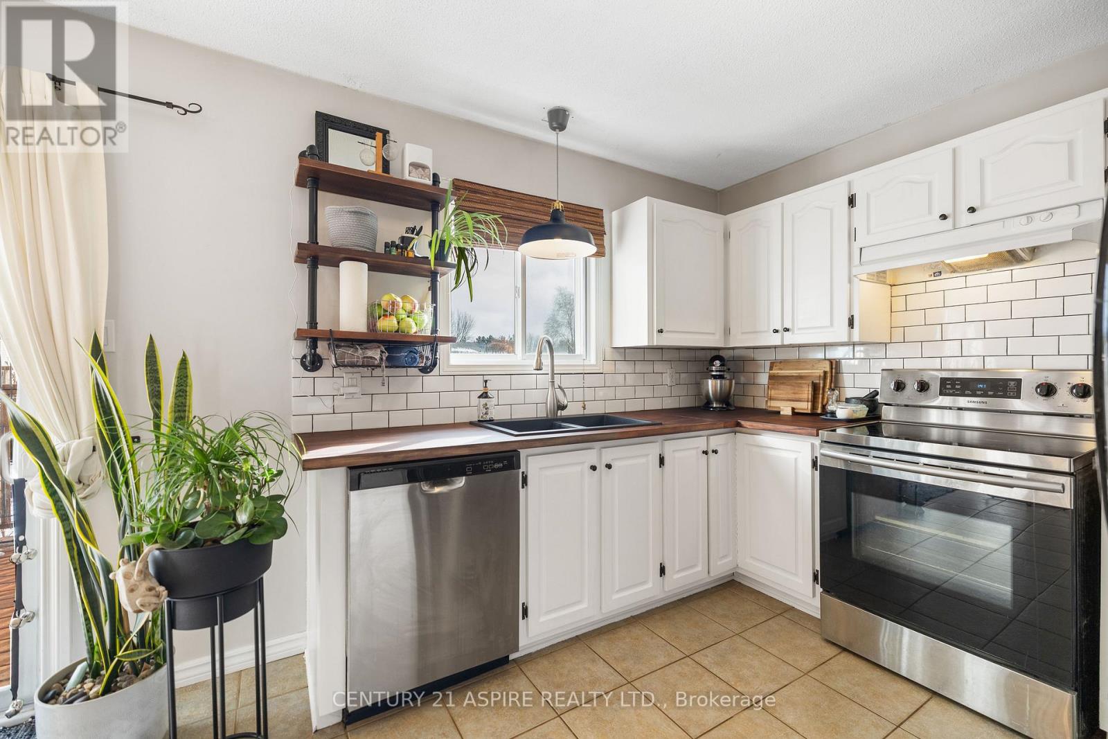 15 Dutch Drive, Petawawa, Ontario  K8H 3M2 - Photo 12 - X12558688