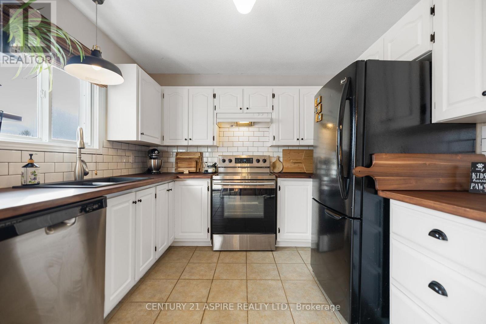 15 Dutch Drive, Petawawa, Ontario  K8H 3M2 - Photo 14 - X12558688