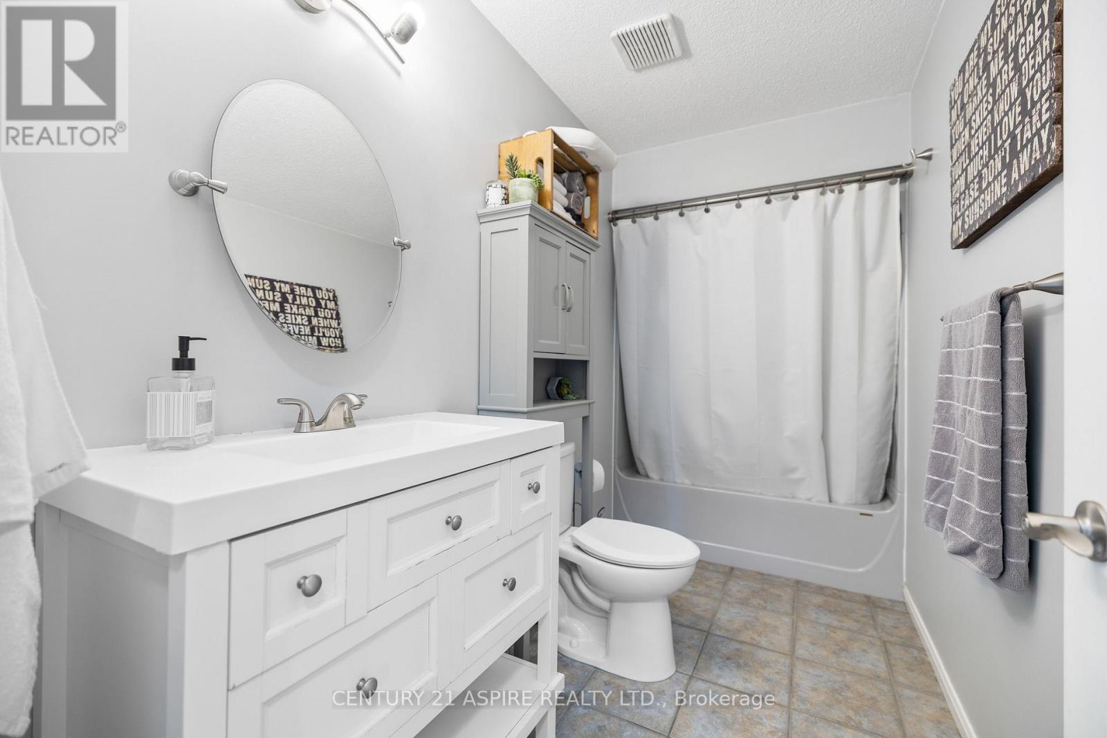 15 Dutch Drive, Petawawa, Ontario  K8H 3M2 - Photo 18 - X12558688