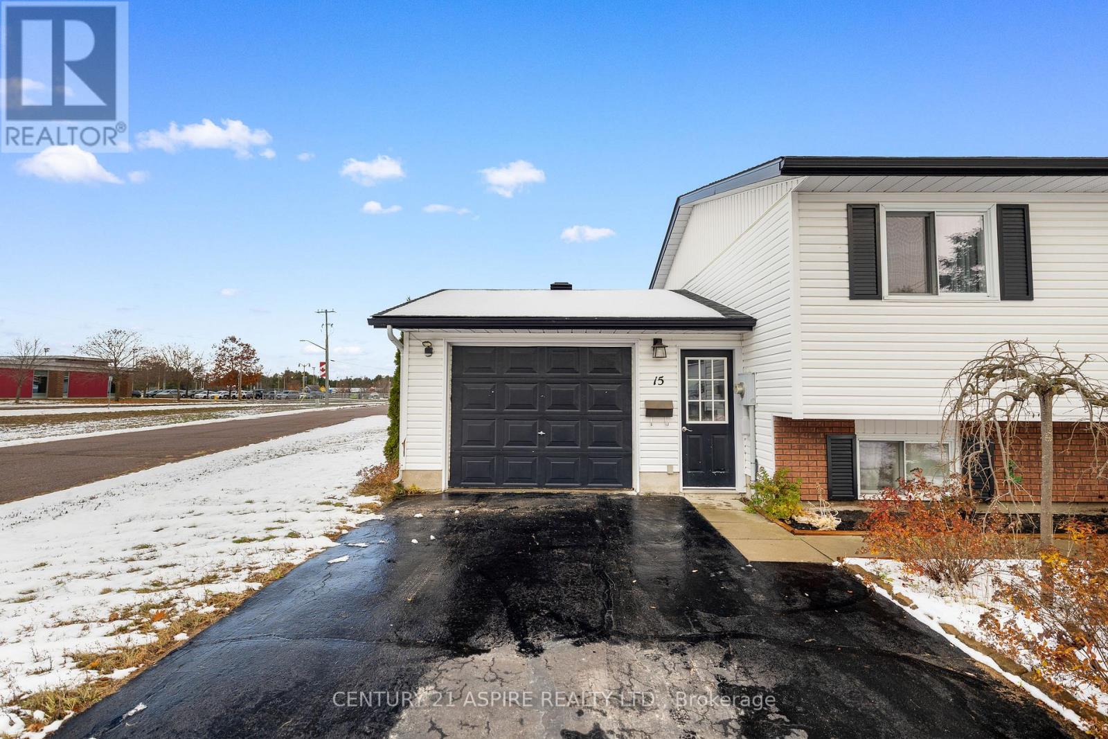 15 Dutch Drive, Petawawa, Ontario  K8H 3M2 - Photo 3 - X12558688