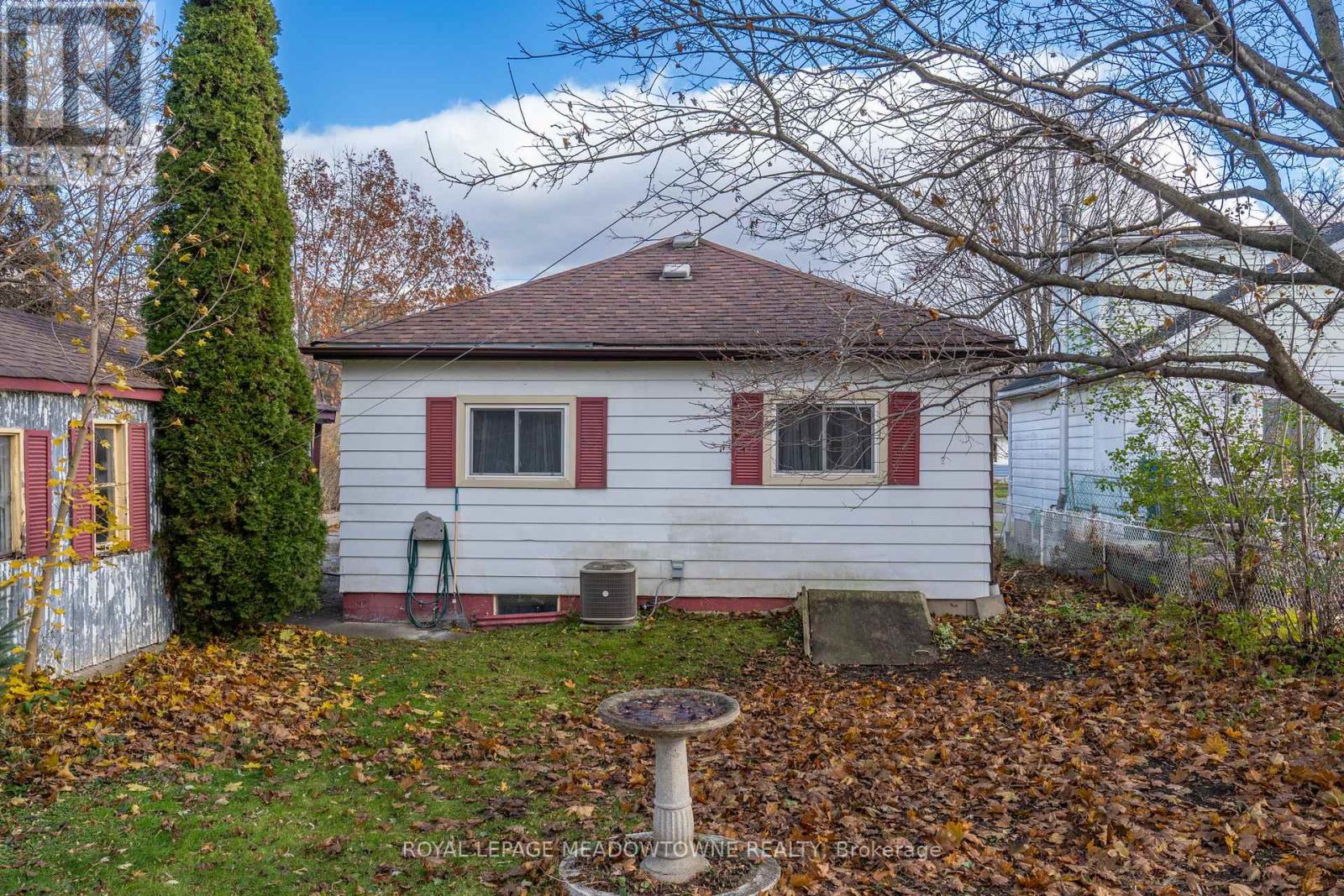 5 Louisa Street, Halton Hills, Ontario  L0P 1K0 - Photo 13 - W12558524