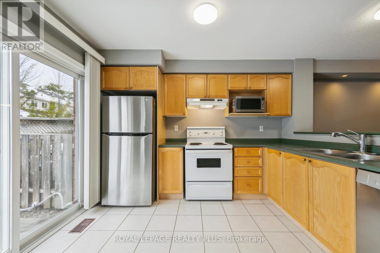 1028 Cooper Avenue, Milton, Ontario  L9T 5W7 - Photo 23 - W12558560