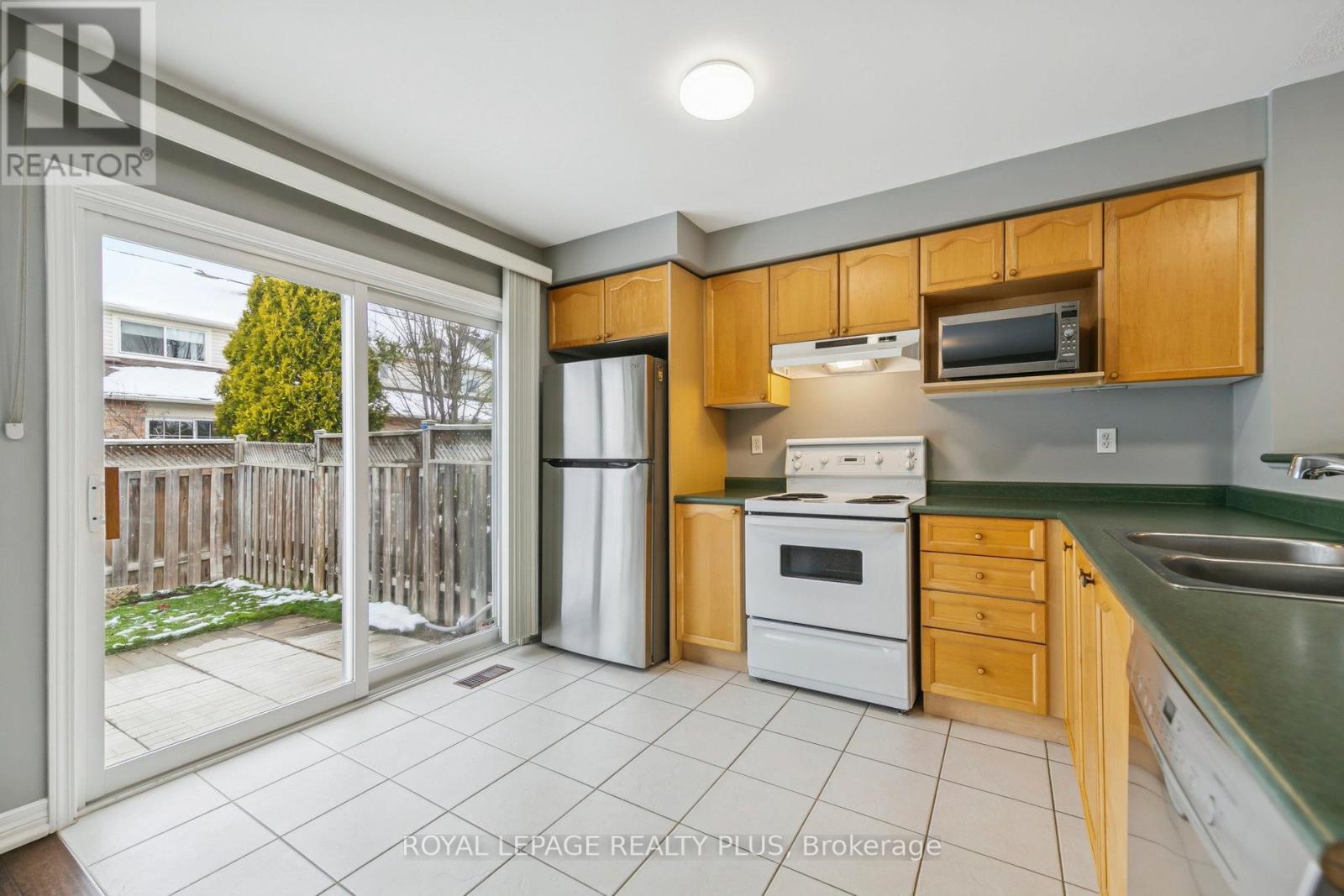 1028 Cooper Avenue, Milton, Ontario  L9T 5W7 - Photo 24 - W12558560