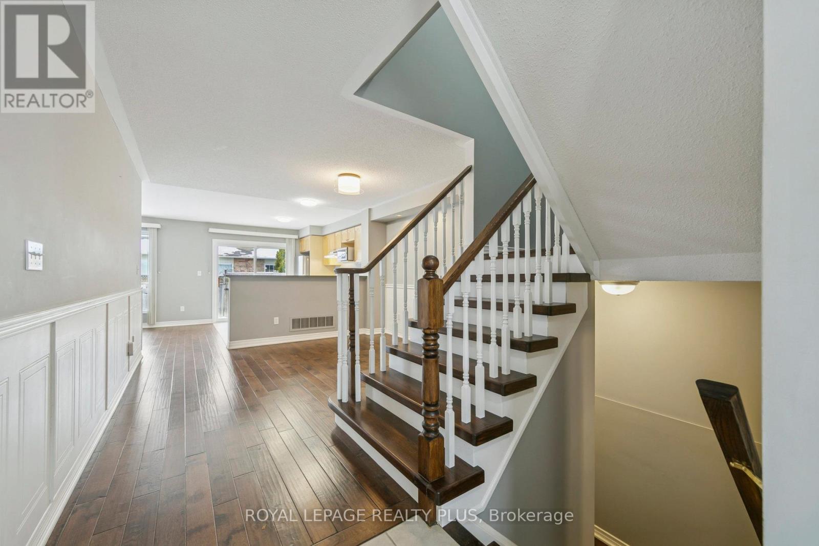 1028 Cooper Avenue, Milton, Ontario  L9T 5W7 - Photo 6 - W12558560