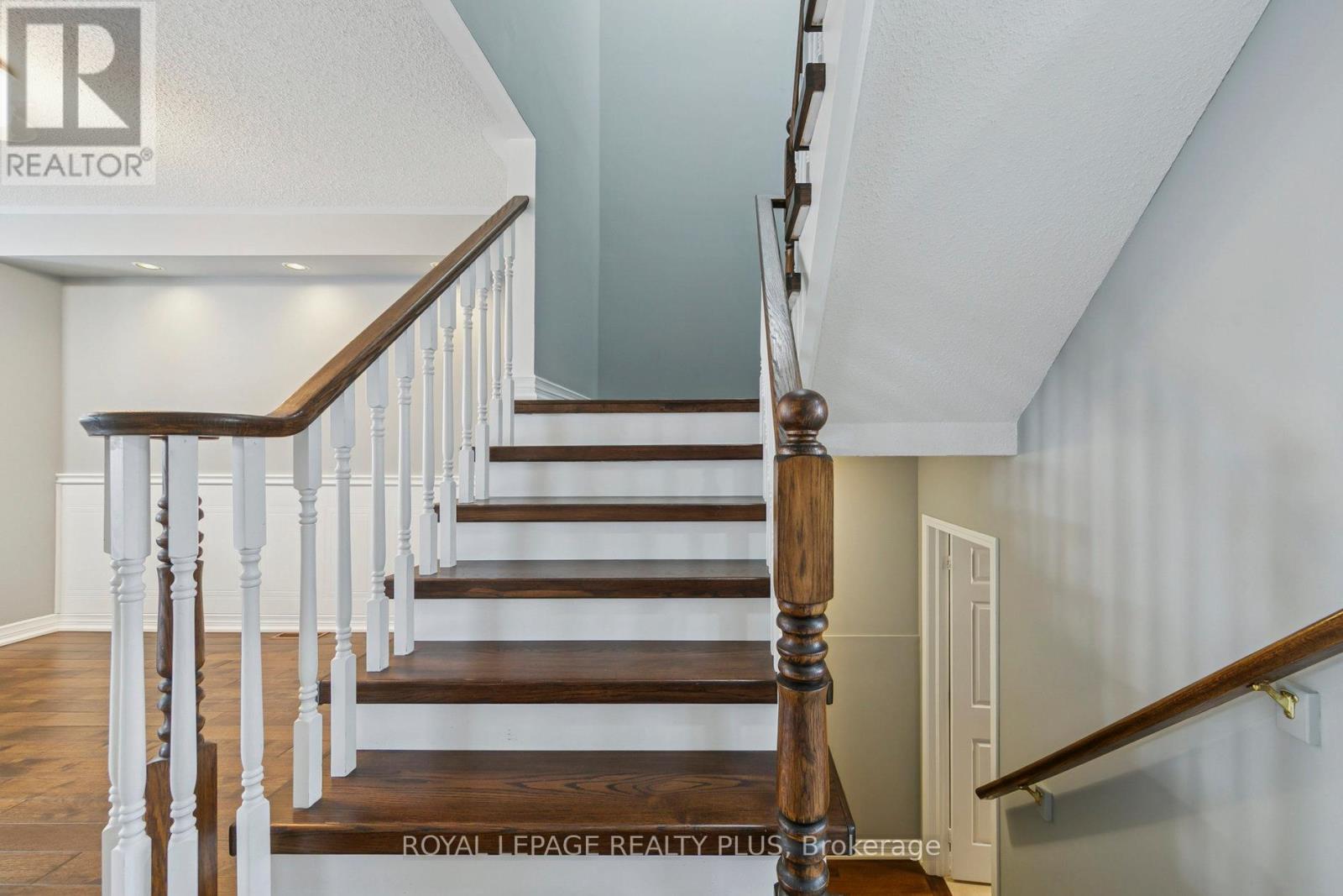 1028 Cooper Avenue, Milton, Ontario  L9T 5W7 - Photo 9 - W12558560