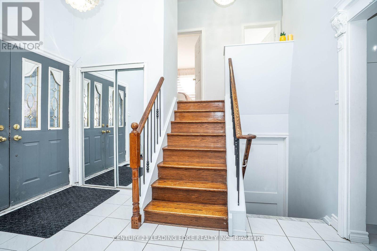 21 Alhart Drive, Toronto, Ontario  M9V 2M8 - Photo 12 - W12558594