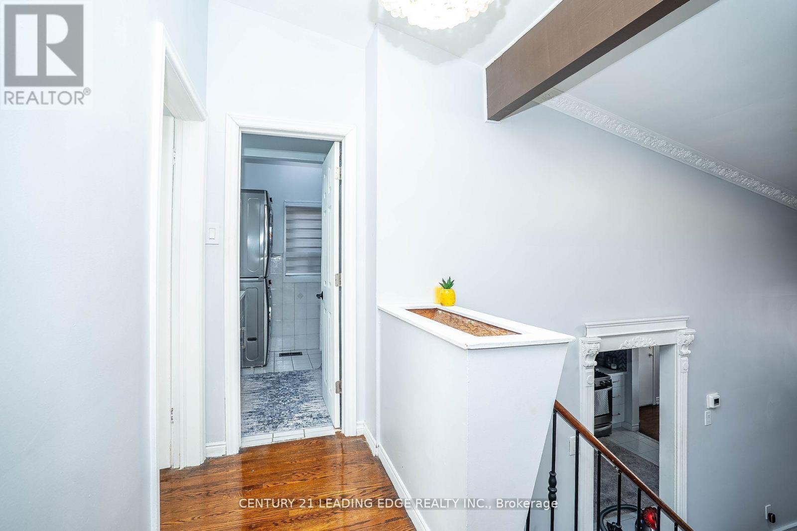 21 Alhart Drive, Toronto, Ontario  M9V 2M8 - Photo 14 - W12558594