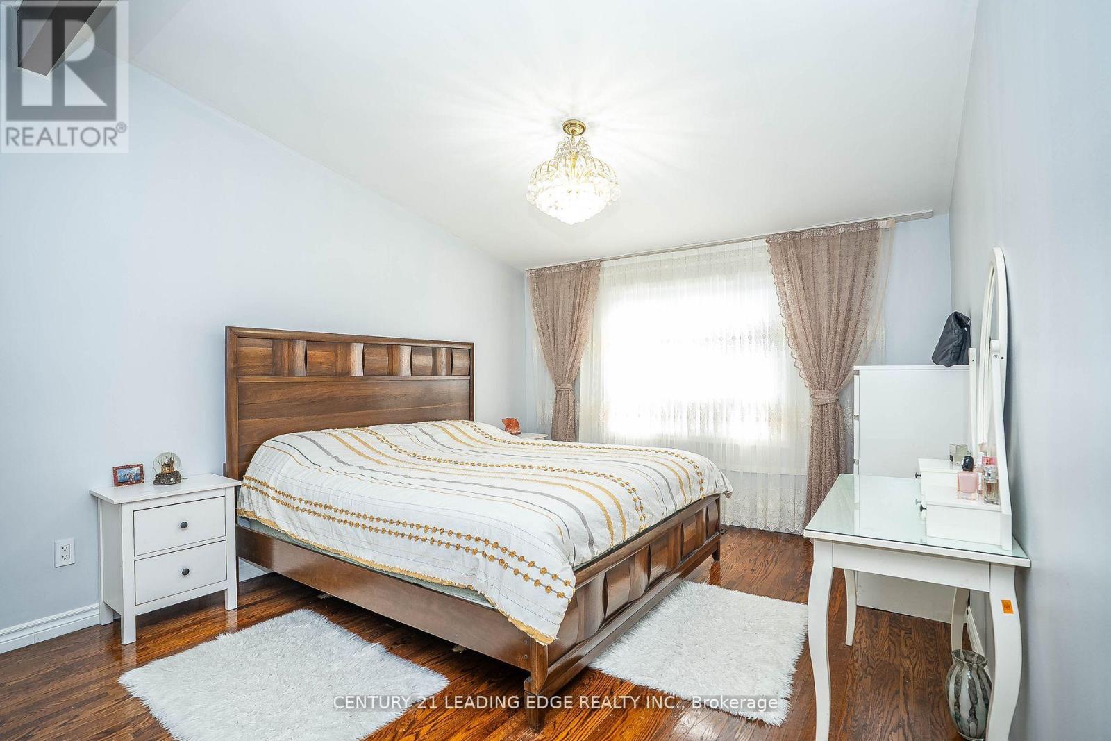 21 Alhart Drive, Toronto, Ontario  M9V 2M8 - Photo 15 - W12558594