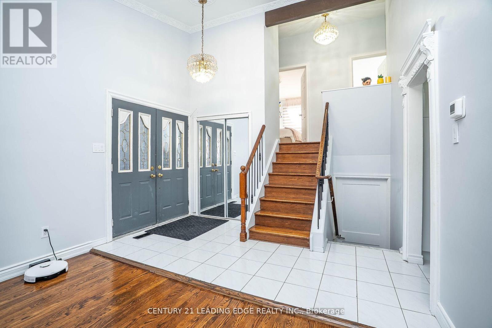 21 Alhart Drive, Toronto, Ontario  M9V 2M8 - Photo 2 - W12558594