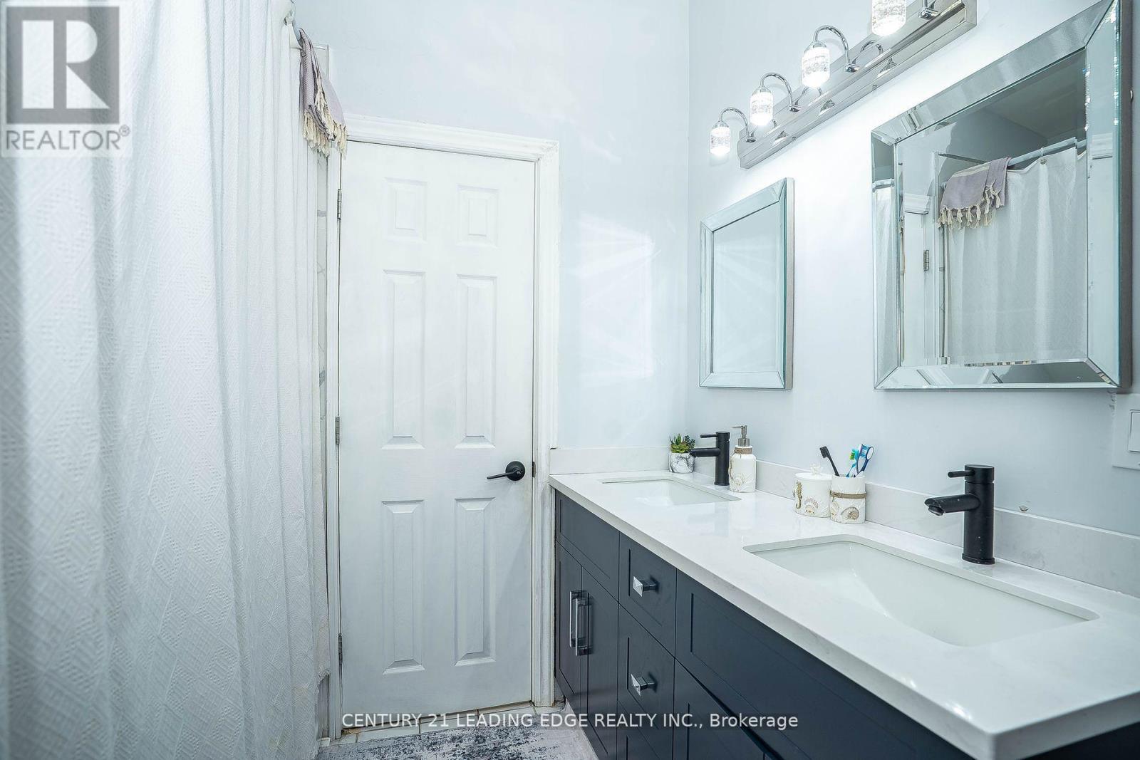 21 Alhart Drive, Toronto, Ontario  M9V 2M8 - Photo 22 - W12558594