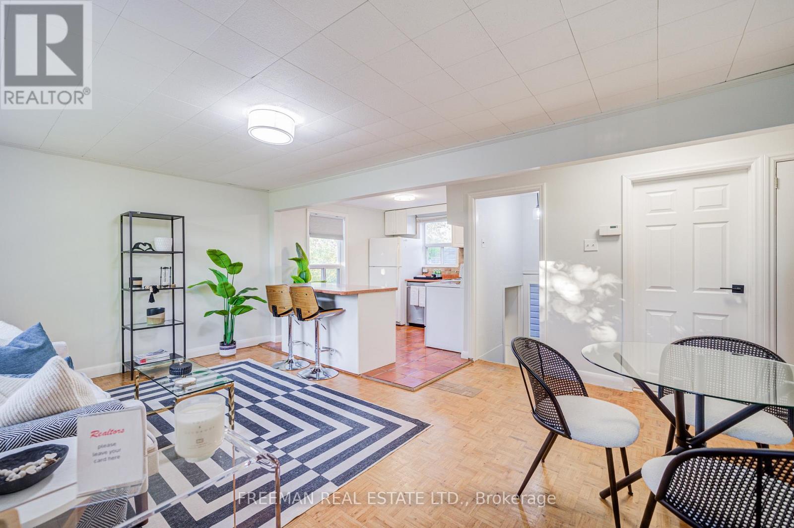 6 Lloyd George Avenue, Toronto, Ontario  M8W 3W4 - Photo 5 - W12558598