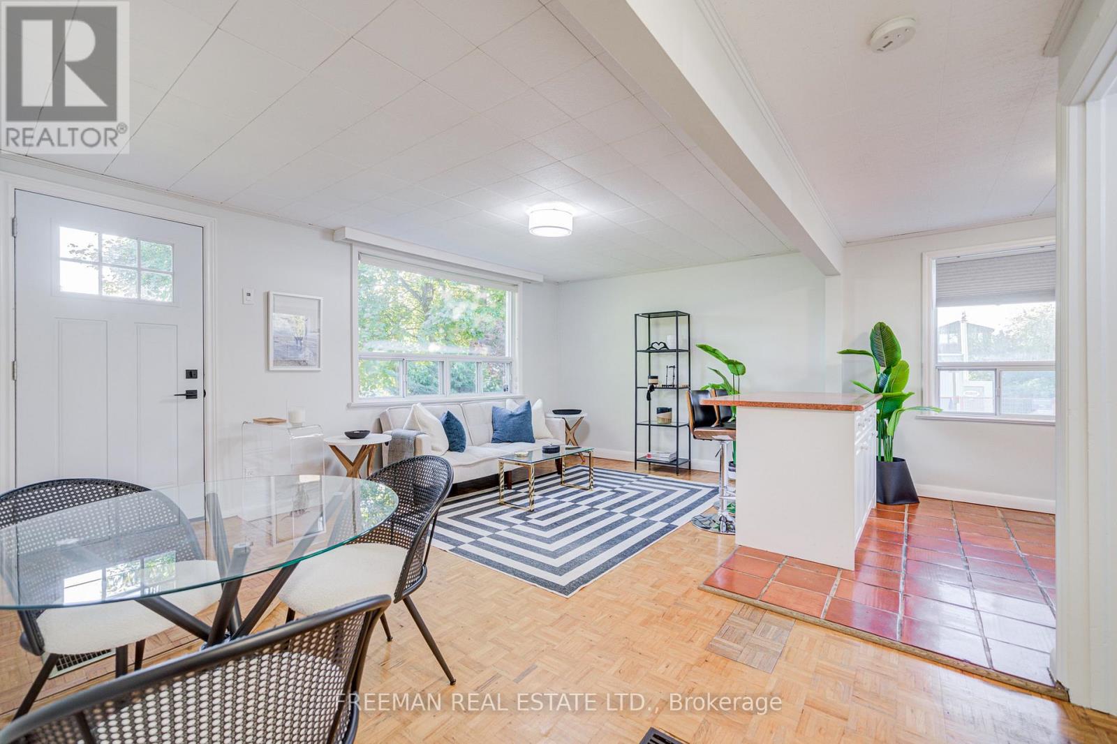 6 Lloyd George Avenue, Toronto, Ontario  M8W 3W4 - Photo 6 - W12558598