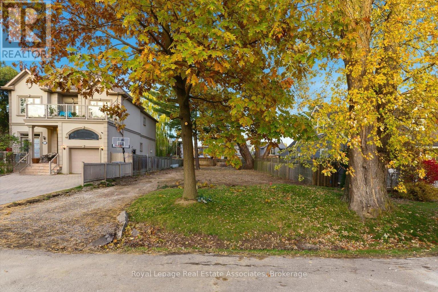 859 Aviation Road, Mississauga, Ontario  L5G 4H5 - Photo 2 - W12558632