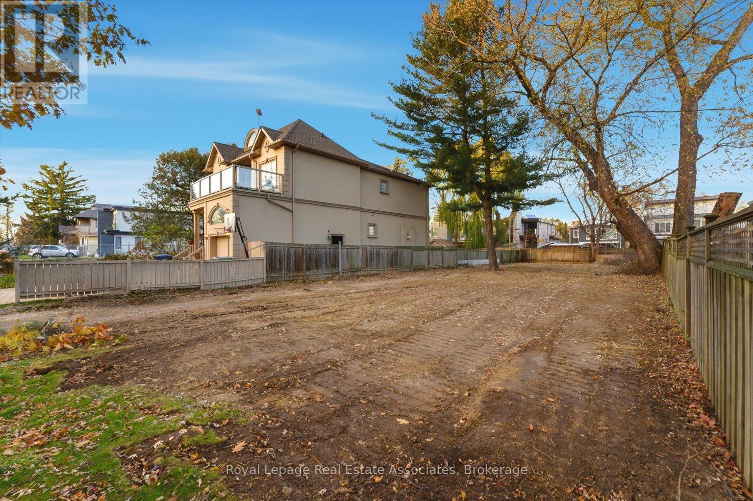 859 Aviation Road, Mississauga, Ontario  L5G 4H5 - Photo 4 - W12558632