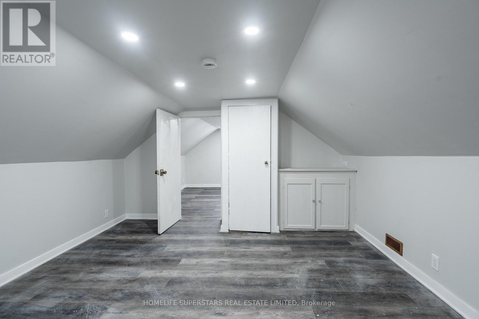 4550 Homewood Avenue, Niagara Falls, Ontario  L2E 4X8 - Photo 21 - X12558604