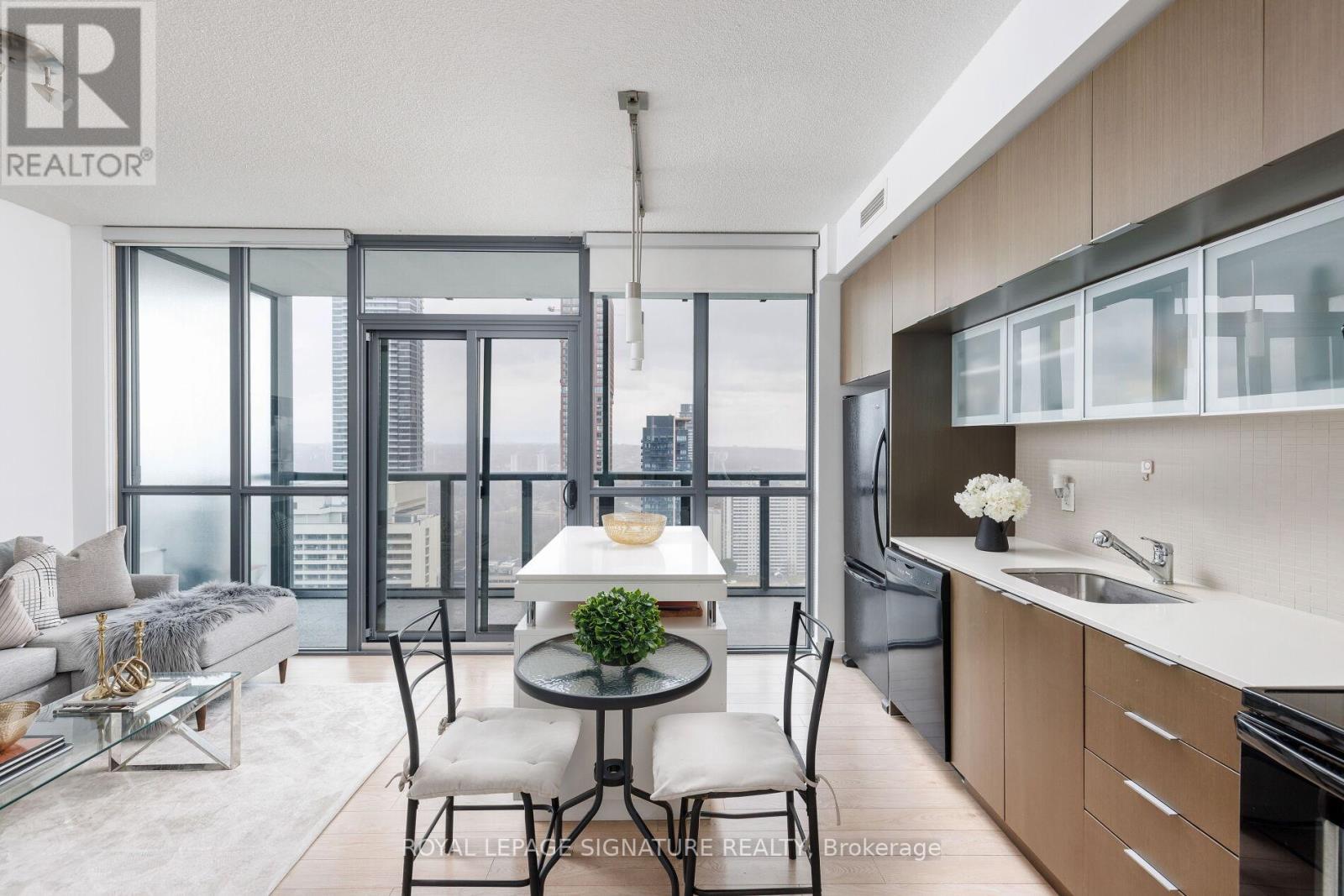 3410 - 110 Charles Street E, Toronto, Ontario  M4Y 1T5 - Photo 2 - C12558708