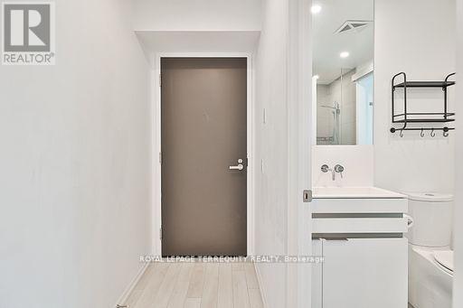 2709 - 197 Yonge Street, Toronto, Ontario  M5B 0C1 - Photo 5 - C12558894