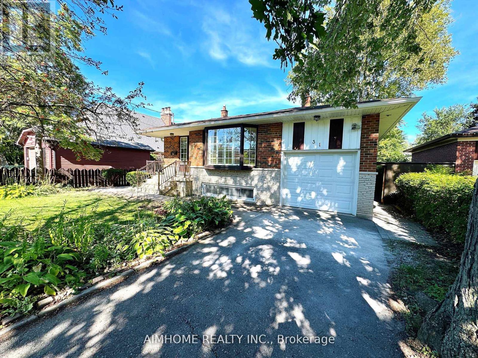 (MAIN) - 31 POPLAR ROAD, Toronto, Ontario