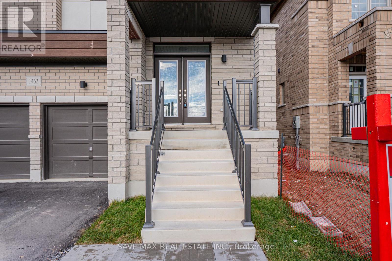 1462 Wheatcroft Drive, Oshawa, Ontario  L1L 0W5 - Photo 4 - E12558732