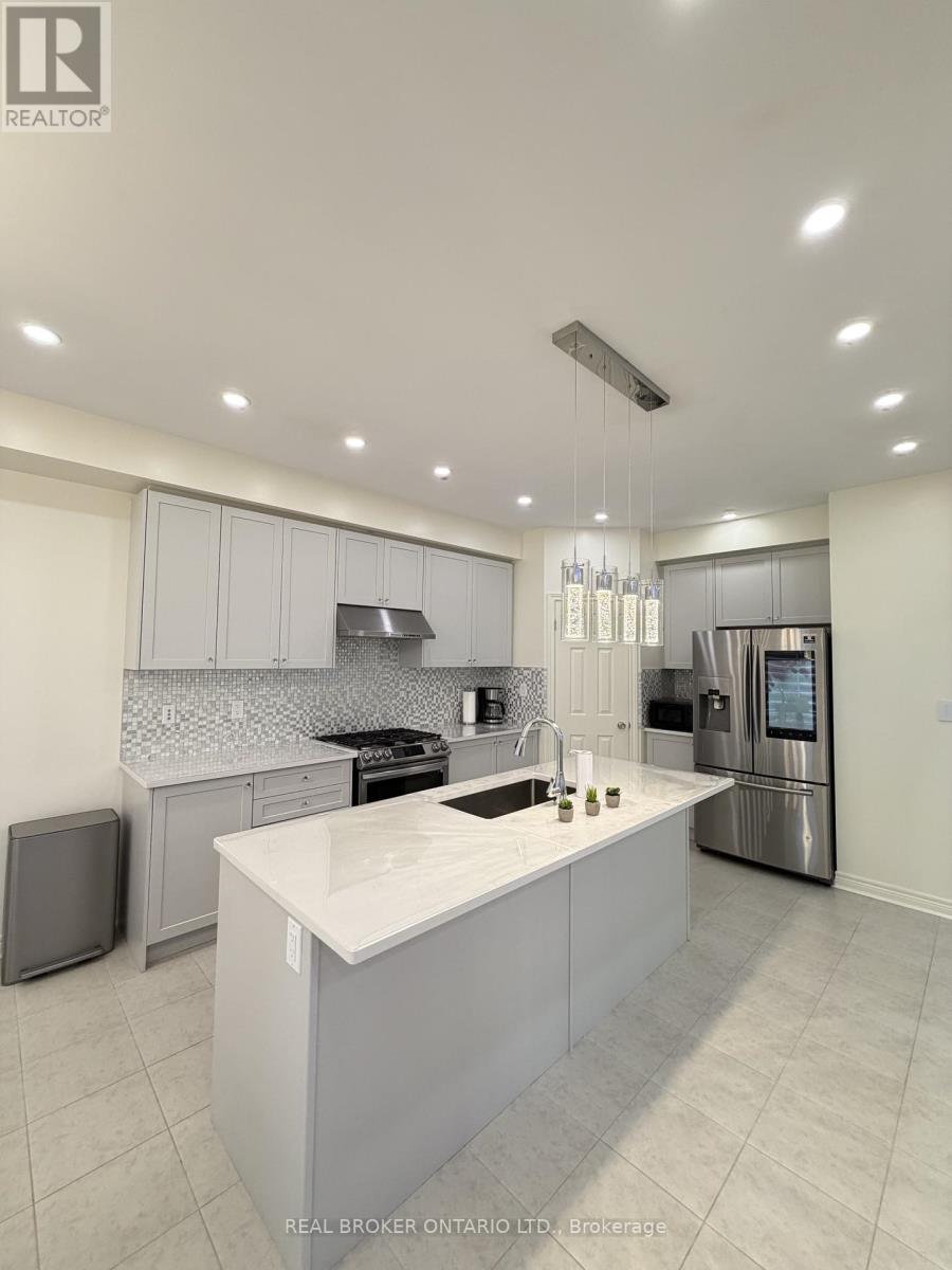 1207 Drinkle Crescent, Oshawa, Ontario  L1K 3G8 - Photo 13 - E12558752